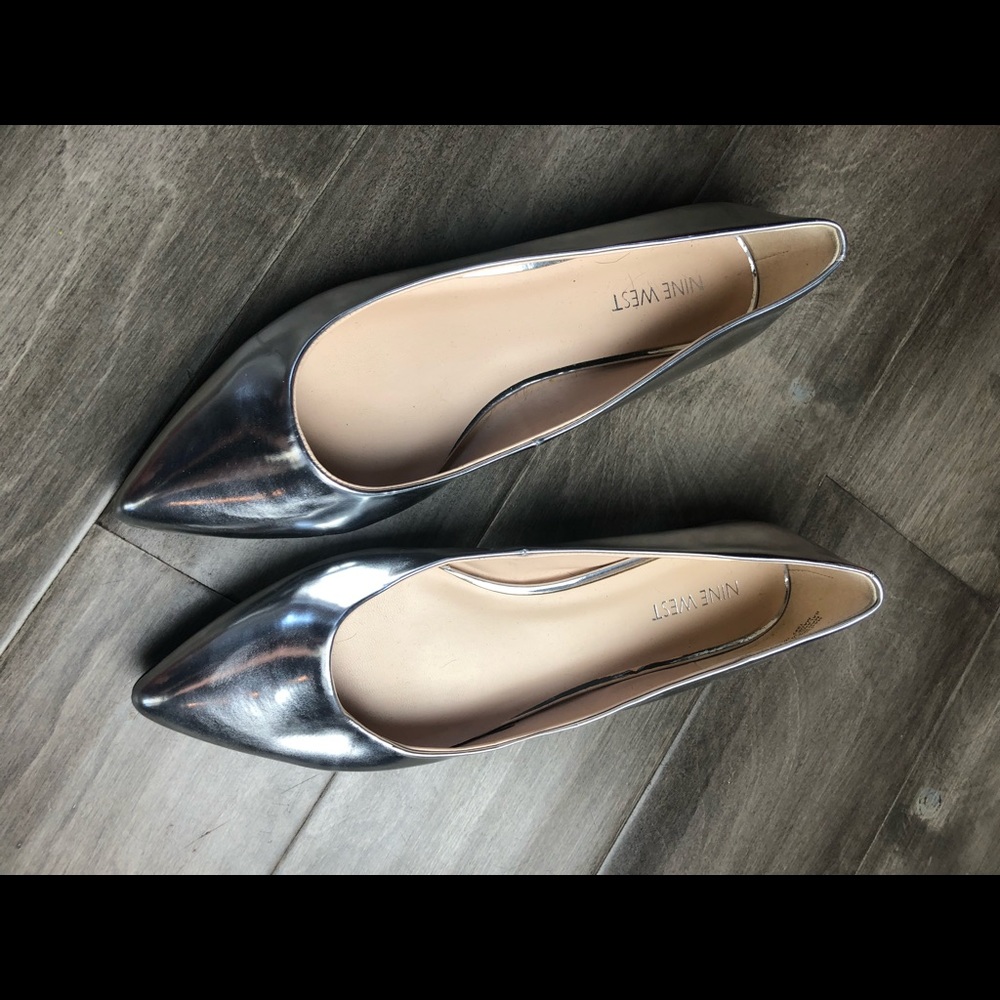 Nine West Silver Pointed Flat | Size 9